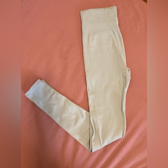 Verie Mint Green Ribbed Seamless Leggings Size Small - Picture 2 of 4